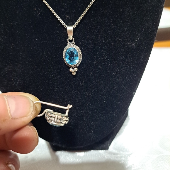 Vintage Sterling Silver genuine Aquamarine 20" necklace and earrings set - Picture 4 of 11